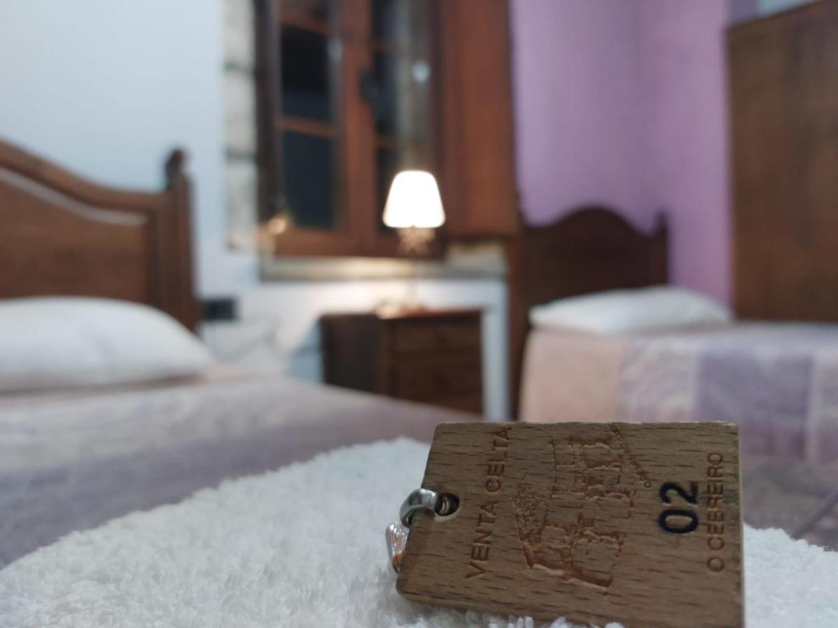 La Venta Celta Hotel O Cebrero Bagian luar foto