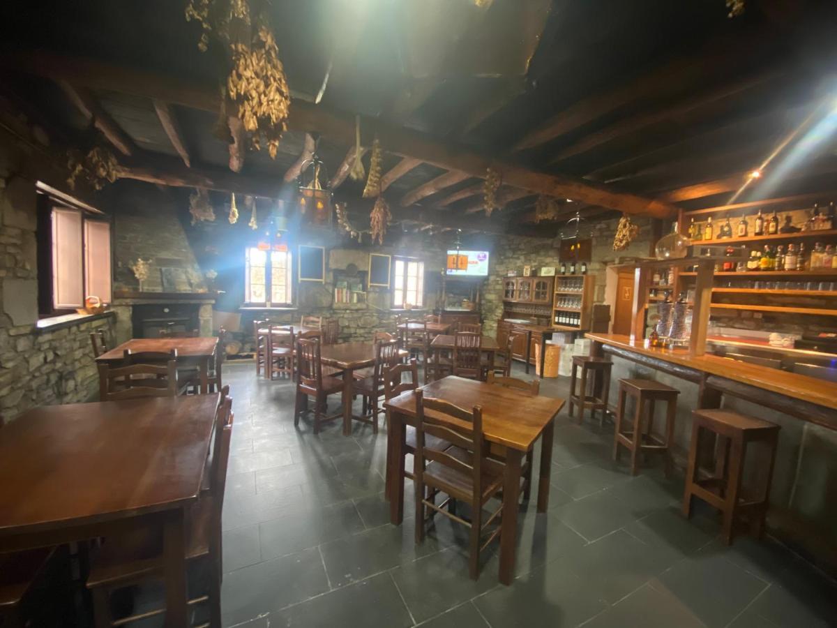 La Venta Celta Hotel O Cebrero Bagian luar foto
