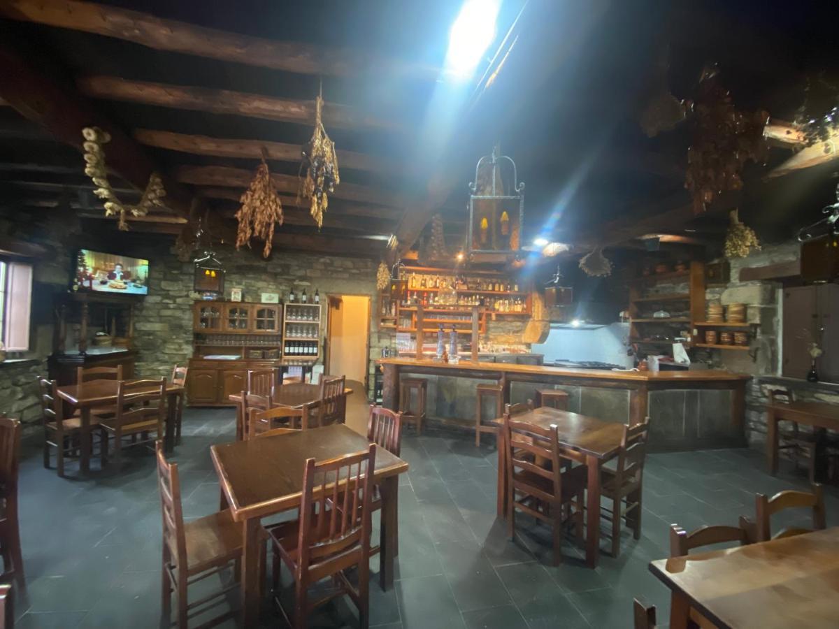 La Venta Celta Hotel O Cebrero Bagian luar foto